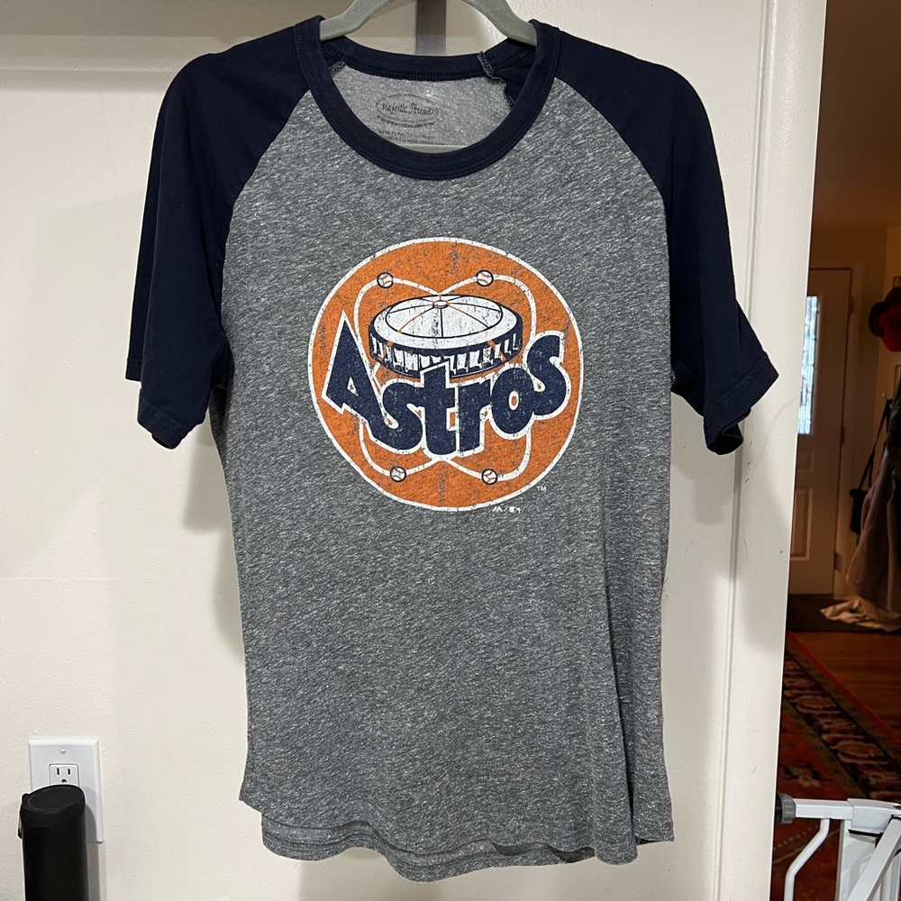Vintage Majestic Houston Astros 3/4 sleeve t-shirt.